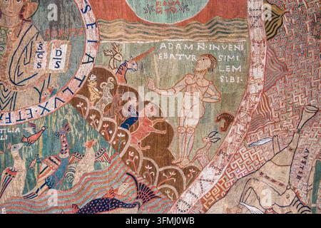 Adam nommant tous les animaux et oiseaux nouvellement créés, tel que raconté dans la tapisserie de la Création romane du XIe siècle de la cathédrale Sainte-Marie de Gérone, Espagne Banque D'Images
