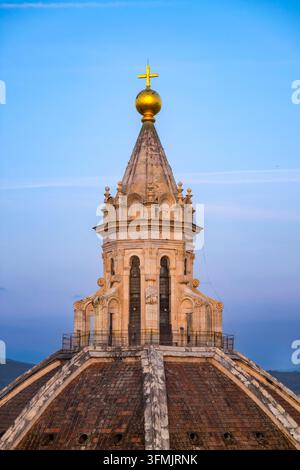 Italie, Toscane, Florence, inscrite au patrimoine mondial par l'UNESCO, Cattedrale Santa Maria del Fiore, le sommet du Duomo Banque D'Images