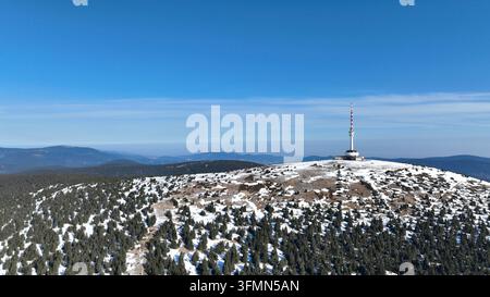 Paysage, émetteur de tour de télévision apprécié, plateforme d'observation multifonctionnelle, structure, sommet, colline, Hruby Jesenik, rang plus haut ciel bleu Banque D'Images