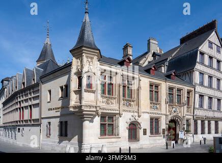 France. Normandie. Seine-Maritime. Rouen. Place de la Pucelle. Hôtel Bourgtheroulde. Ancienne demeure privée construite au XVIe siècle par le Seigneur de Bo Banque D'Images