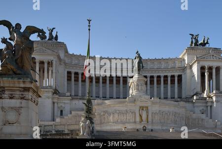 La Piazza Venezia (Place de Venise) est un centre névralgique de Rome. Banque D'Images