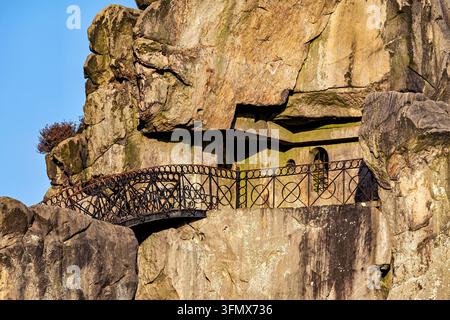 Les rochers d'Externsteine dans la forêt de Teutobourg Banque D'Images