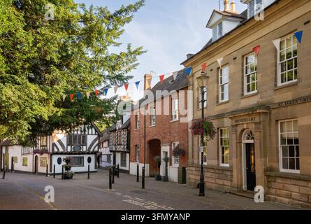 Warwick, Warwickshire, Royaume-Uni : Vieux bâtiments dans Castle Street à Warwick. Banque D'Images