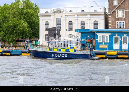L'Unité de police maritime, St Johns Wharf à côté de la Tamise à Wapping, Londres, Angleterre UK Banque D'Images