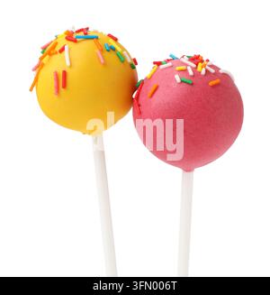 Deux savoureux cake POPS avec des saupoudrages isolés sur blanc Banque D'Images