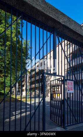 Vienne : Karl-Marx-Hof (Cité Karl Marx) Gemeindebau (complexe de logements municipaux), porte d'entrée dans le 19e arrondissement de Döbling, Vienne, Autriche Banque D'Images
