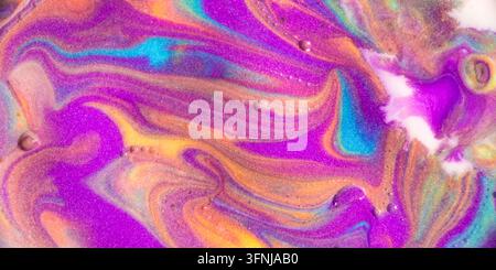 Fond abstrait psychédélique vibrant avec des tourbillons fluides de peinture violette, rose, orange, turquoise et or, créant une texture fluide marbrée lumineuse Banque D'Images