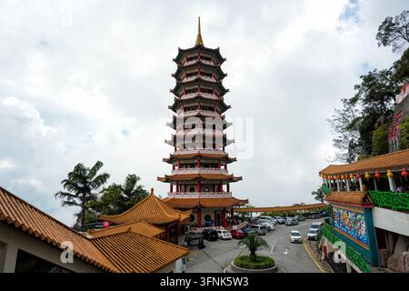 Genting Highlands, Malaisie - 9 avr. 2022 : Temple Pagode des Grottes de Chin Swee à Genting Highlands, Malaisie - Magnifique pagode chinoise à plusieurs niveaux à Ch Banque D'Images