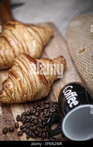 Croissant français, café et croissant Banque D'Images
