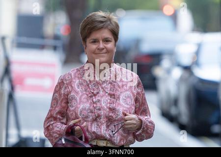 Londres, Royaume-Uni. 4 octobre 2026. L'ancienne Première ministre écossaise Nicola Sturgeon est vue à Westminster, dans le centre de Londres. Credit : Thomas Krych/Alamy Live News Banque D'Images