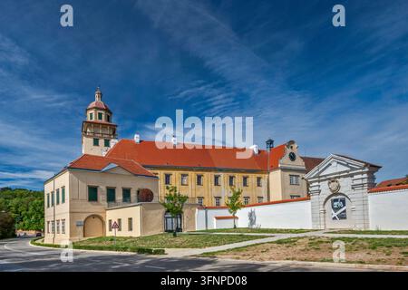 Château de Moravsky Krumlov, château de la Renaissance, mur le protégeant, ville de Moravsky Krumlov, région de Moravie du Sud, Moravie, République tchèque Banque D'Images