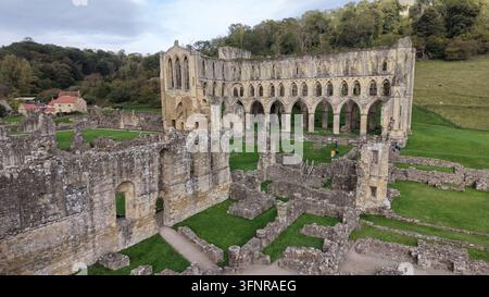 Abbaye de Rievaulx abbaye cistercienne de Rievaulx, située près de Helmsley dans le parc national de North York Moors, dans le Yorkshire du Nord, en Angleterre Banque D'Images