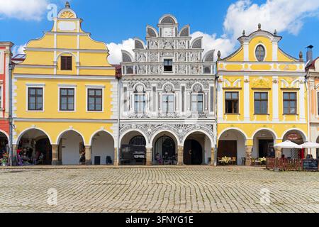 Telč en République tchèque. Une maison historique avec une façade couverte de décorations en sgraffito. La belle vieille ville de Telč, où la Renaissance remarquable Banque D'Images