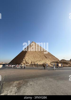 Vue panoramique des Grandes Pyramides et du plateau de Giza près du Caire, Égypte Banque D'Images