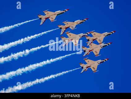 Thunderbirds Formation delta à six avions Banque D'Images