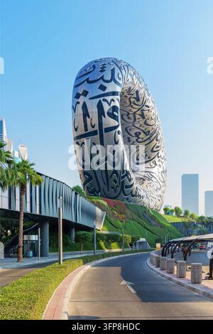 Dubaï, Émirats Arabes Unis - 28 octobre 2025. Vue imprenable sur le Musée du Futur, une attraction incontournable pour chaque visiteur de Dubaï Banque D'Images