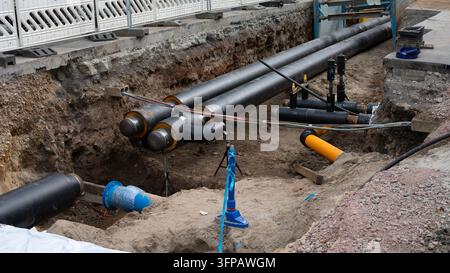 Rénovation de rue urbaine des canalisations de gaz et d'eau Banque D'Images