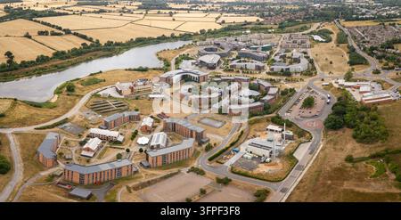 YORK, ROYAUME-UNI - JUILLET, 27, 2026. Panorama aérien des bâtiments éducatifs et sociaux modernes du campus Est de l'Université de York Banque D'Images