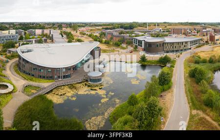 YORK, ROYAUME-UNI - JUILLET, 27, 2026. Panorama aérien des bâtiments éducatifs et sociaux modernes du campus Est de l'Université de York Banque D'Images