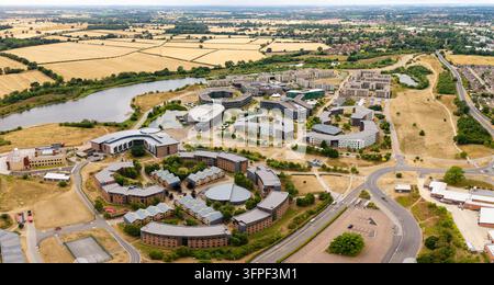 YORK, ROYAUME-UNI - JUILLET, 27, 2026. Panorama aérien des bâtiments éducatifs et sociaux modernes du campus Est de l'Université de York Banque D'Images