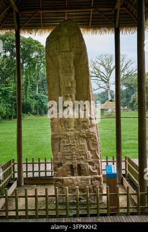 Stèle dans les ruines mayas de Quiriguá, Guatemala, Amérique centrale Banque D'Images