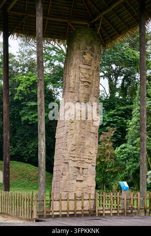 Stèle dans les ruines mayas de Quiriguá, Guatemala, Amérique centrale Banque D'Images