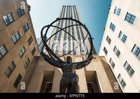Atlas par le sculpteur Lee Lawrie et du Rockefeller Center à New York City. Banque D'Images