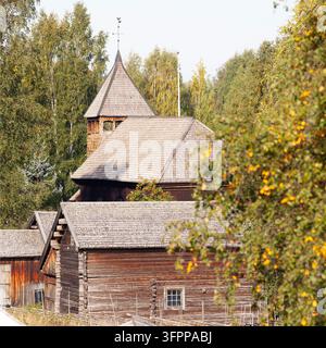 Sarna, Suède – 7 septembre 2013 : Bâtiments historiques typiques construits en bois, avec une structure en bois et des murs. Construits du XVIIe au XIXe siècle Banque D'Images