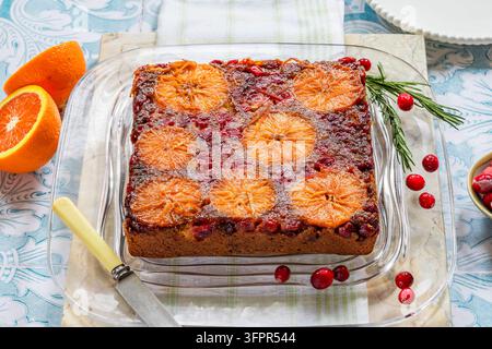Gâteau renversé aux canneberges et à l'orange sanguine Banque D'Images