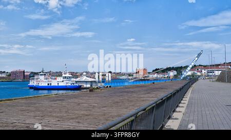 Un ferry est amarré au quai du terminal de South Shields sur la rivière Tyne, dans le nord de l'Angleterre, le 23 juin 2026. Banque D'Images