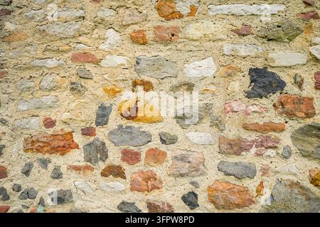 Close-up d'un mur de pierre rustique dans une ruine. Fond avec un mur de pierre antique. Banque D'Images