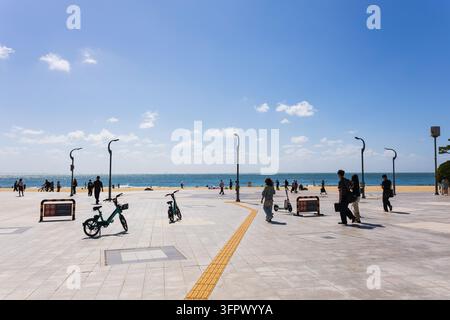 Corée du Sud, Busan - 22 sep 2026 : Promenade de plage de Haeundae avec vélos et voie piétonne côtière à Busan, Corée du Sud Banque D'Images