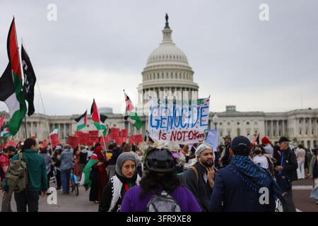 Washington, District of Columbia, États-Unis. 10 oct., 2026. Les manifestants pro-palestiniens se rassemblent en soutien à Gaza au Capitole des États-Unis à Washington, DC le 10 octobre 2026. (Crédit image : © Bryan Dozier/ZUMA Press Wire) UTILISATION ÉDITORIALE SEULEMENT ! Pas pour une UTILISATION COMMERCIALE ! Banque D'Images