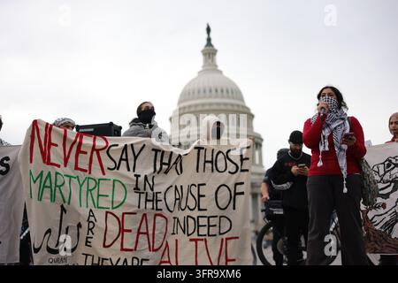 Washington, District of Columbia, États-Unis. 10 oct. 2026. Les manifestants pro-palestiniens se rassemblent en soutien à Gaza au Capitole des États-Unis à Washington, DC le 10 octobre 2026. (Credit Image: © Bryan Dozier/ZUMA Press Wire) USAGE ÉDITORIAL SEULEMENT ! Pas pour un USAGE COMMERCIAL ! Banque D'Images