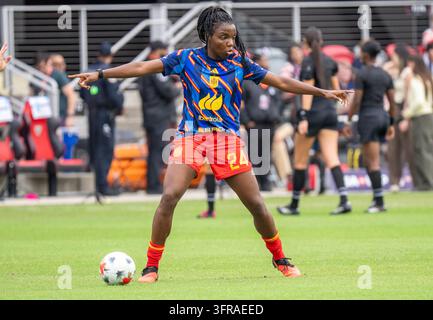 Washington, USA. 10 octobre 2026. WASHINGTON, DC - 10 OCTOBRE : L'attaquante espagnole Edna Imade (24) avant un match amical international entre les États-Unis WNT et l'Espagne WNT à l'Audi Field, à Washington, DC, le 10 octobre 2026. (Photo de Tony Quinn/SipaUSA) Crédit : Sipa USA/Alamy Live News Banque D'Images