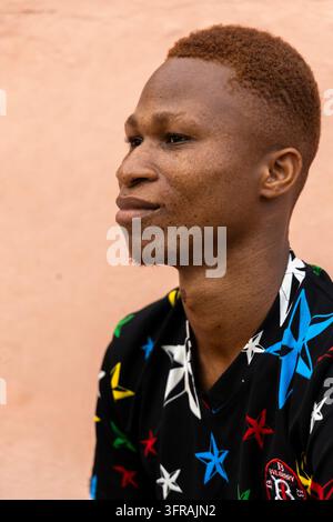 Portrait de profil d'un jeune homme aux cheveux roux, Région Maritime, Aneho, Togo Banque D'Images