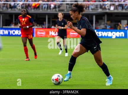 Washington, USA. 10 octobre 2026. WASHINGTON, DC - 10 OCTOBRE : L'attaquante américaine Trinity Rodman (2) dribble vers l'avant lors d'un match amical international entre les USA WNT et l'Espagne WNT à l'Audi Field, à Washington, DC, le 10 octobre 2026. (Photo par Tony Quinn/SipaUSA) Credit : Sipa USA/Alamy Live News Banque D'Images