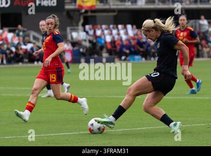 Washington, USA. 10 octobre 2026. WASHINGTON, DC - 10 OCTOBRE : La milieu de terrain américaine Lindsay Heaps (10) envoie une passe lors d'un match amical international entre l'équipe féminine des États-Unis et l'équipe féminine d'Espagne à l'Audi Field, à Washington, DC, le 10 octobre 2026. (Photo par Tony Quinn/SipaUSA) Credit : Sipa USA/Alamy Live News Banque D'Images