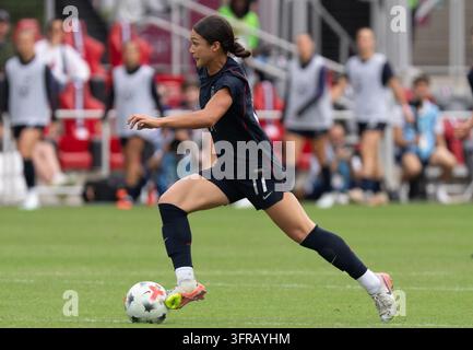 Washington, États-Unis. 10 octobre 2026. WASHINGTON, DC - 10 OCTOBRE : La défenseuse américaine Sophia Wilson (11) avance résolument lors d'un match amical international de football entre les États-Unis WNT et l'Espagne WNT à l'Audi Field, à Washington, DC, le 10 octobre 2026. (Photo de Tony Quinn/SipaUSA) Crédit : Sipa USA/Alamy Live News Banque D'Images