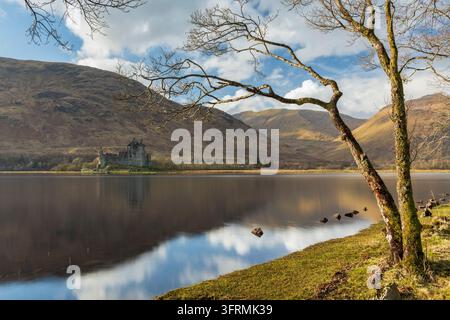 Château de Kilchurn sur le Loch Awe, Argyll and Bute, Écosse. Printemps (mars) 2026. Banque D'Images