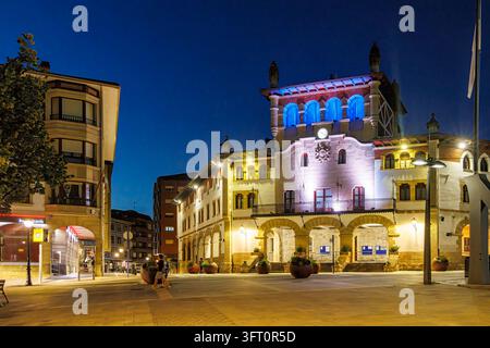 Mairie la nuit, Mungia, Pays basque, Espagne Banque D'Images