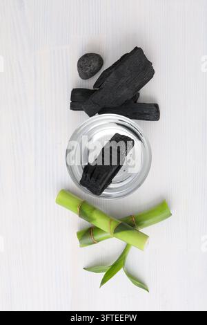Concept de soins du visage et de la peau - bambou et charbon Banque D'Images
