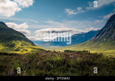 Vue de la vallée de Glencoe depuis le sommet de la Devil's Staircase sur le West Highland Way Banque D'Images