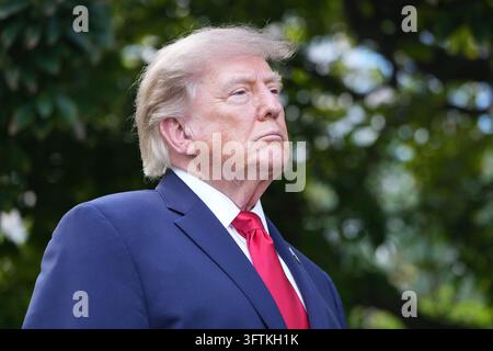 New York City, États-Unis. 16 oct., 2026. Le président Donald Trump se tient en plein air à Manhattan, New York, le 21 septembre 2026. Trump a rencontré le maire de New York City, Zohran Mamdani, pour s'exprimer devant les médias après leur réunion. (Photo de Barry Williams/Daily News L.P. (New York)/TNS/Sipa USA) Credit: Sipa USA/Alamy Live News Banque D'Images