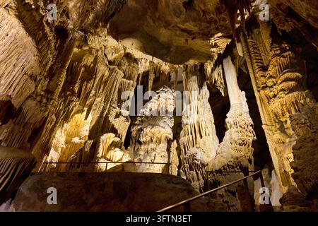 Grottes d'Isturitz, Oxocelhaya et Erburua, Saint-Martin-d'Arberoue, Aquitaine, Pyrénées Atlantiques (64), Pays basque français, France Banque D'Images