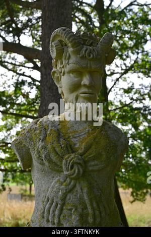 Buste en pierre de Coade du dieu grec Pan à Croome Park, Royaume-Uni, en septembre Banque D'Images