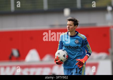 LEVERKUSEN, ALLEMAGNE - 17 OCTOBRE 2026 : pendant le match de Bundesliga féminine de la journée 7 entre Bayer 04 Leverkusen et Eintracht Frankfurt au stade Ulrich-Haberland le 17 octobre 2026 à Leverkusen, Allemagne.   LES RÈGLES DE LA DFL INTERDISENT TOUTE UTILISATION DE PHOTOGRAPHIES COMME SÉQUENCES D'IMAGES ET/OU QUASI-VIDÉO. Crédit : BEAUTIFUL SPORTS Pressphoto Agency/Alamy Live News Banque D'Images