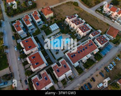 Appartements autour de deux piscines, Nikiti, Sithonia, Chalkidiki, Grèce Banque D'Images