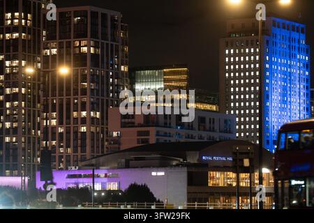 Royal Festival Hall et horizon de Southbank la nuit, Londres Banque D'Images