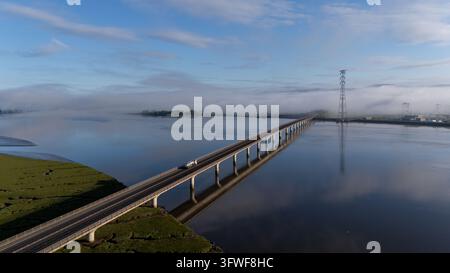 Toutes les images © Sandy Young Photography  Le pont routier de Clackmannanshire sur le Firth of Forth.  Web:   www.scottishphotographer.com Blog: sandyyoungphotography.wordpress.com  Mail:    sandy@scottishphotographer.com Tel:      07970 268944  ***Le crédit doit mentionner Sandy Young/scottishphotographer.com*** Banque D'Images